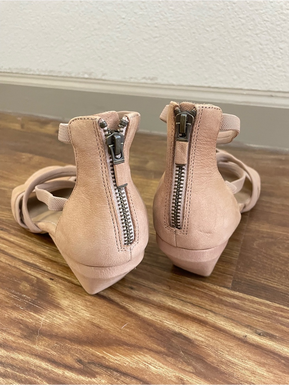 NEW Eileen Fisher Women’s Tan Suede Block Heel Sandals with Ankle Strap Size 9 - Picture 5 of 7